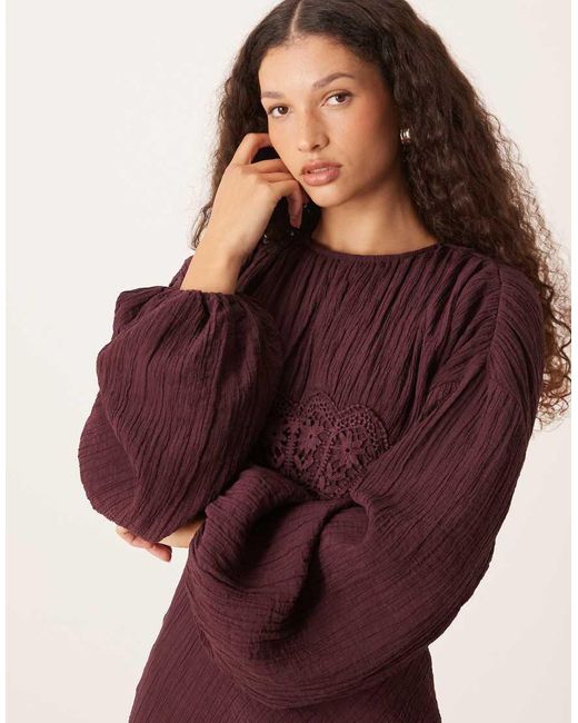 Vestido Largo Con Cuello Redondo, Mangas Voluminosas Y Detalle De Encaje En El Pecho De -Morado ASOS