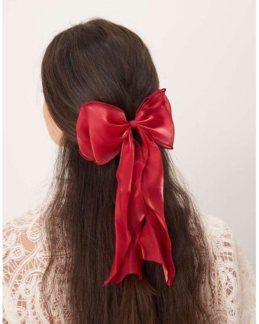 Holly di SUI AVA in Red