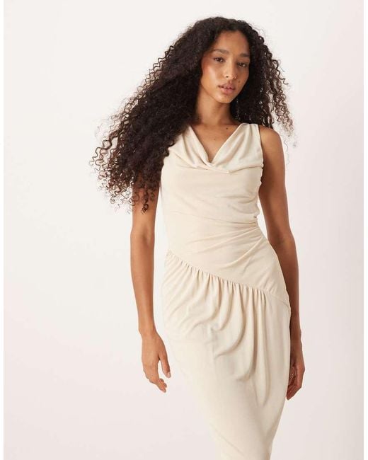 Vestido Midi Asimétrico Y Fruncido Con Cuello Desbocado De -Neutro ASOS de color Natural