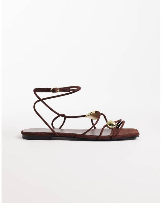 Glamorous White Flat Sandals With Molten Detailing