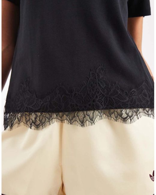 Vero Moda Black Boxy T-shirt With Lace Detail