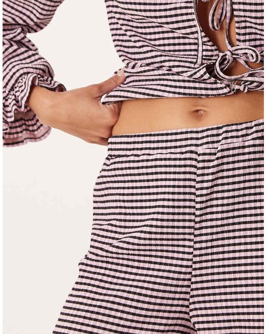 Pantalones De Pernera Ancha A Cuadros Negros Y Rosas Con Volante En Los Bajos De (Parte De Un Conjunto) ASOS de color Pink
