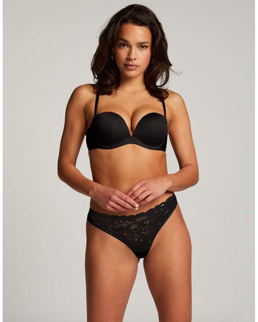 Hunkemöller Hunkemöller in het Black