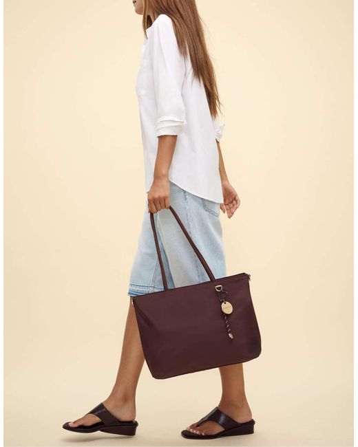 Sac cabas en toile avec breloque - marron Stradivarius en coloris Brown