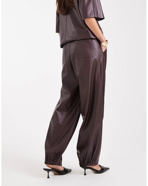 Pantalon d'ensemble ample à enfiler en similicuir - prune ASOS en coloris Multicolor