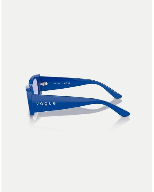Occhiali Da Sole Rettangolari Con Lenti Viola di Vogue in Blue