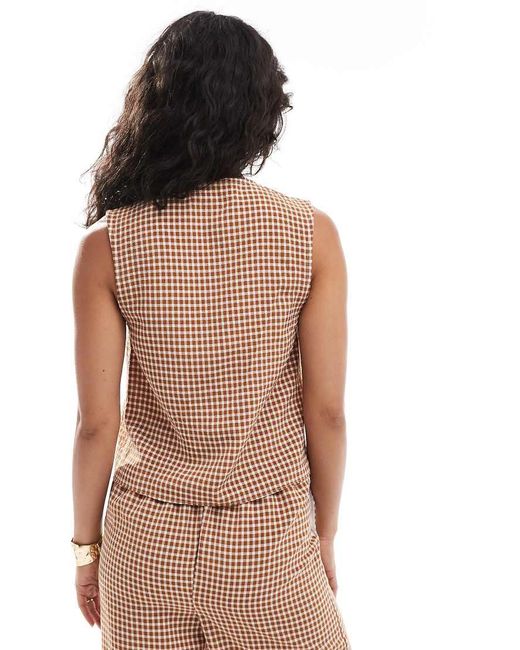Top A Quadretti Senza Maniche Con Peplo E Allacciatura Sul Davanti di ASOS in Multicolor