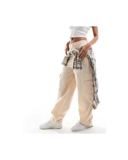 Pantaloni cargo multitasche premium color sabbia di Adidas Originals in White