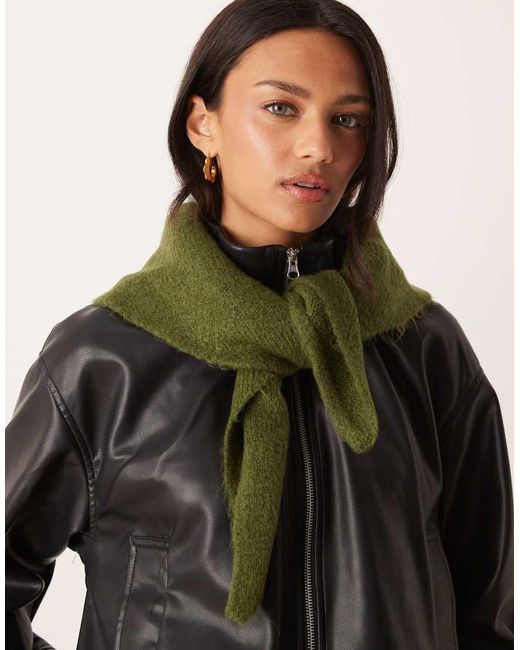 Bufanda Bosque Triangular De Punto De ASOS de color Green