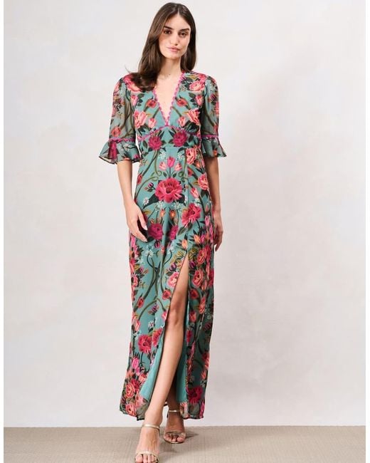 Hope & Ivy Green The Joanna Frill Sleeve Thigh Split Maxi Dress With Lace Trim
