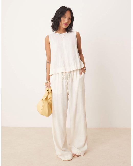 Shona - pantalon droit d'ensemble - crème Nobody's Child Petite en coloris Natural