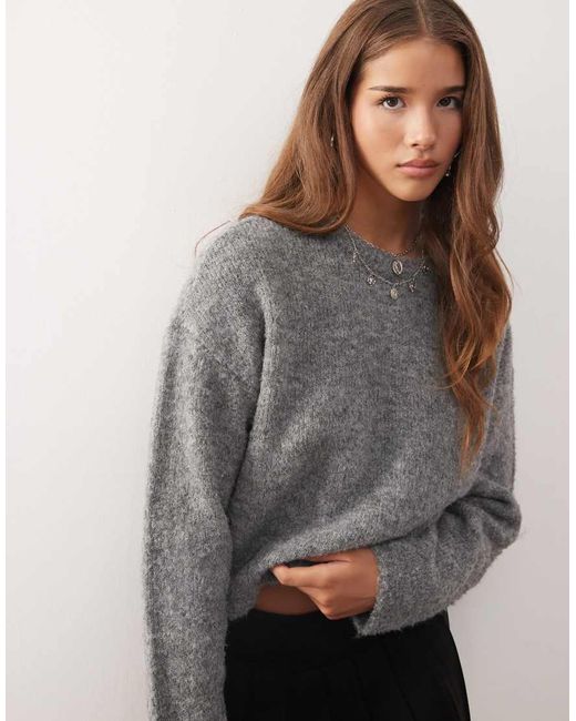 Jersey Gris Medio De Cuello Redondo Y Corte Suelto De Noisy May de color Gray