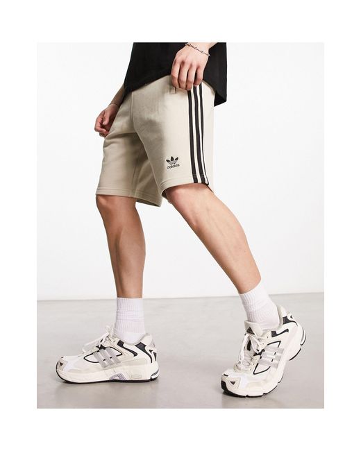 Adicolor classics - pantaloncini beige con 3 strisce da Uomo di adidas  Originals in Neutro | Lyst