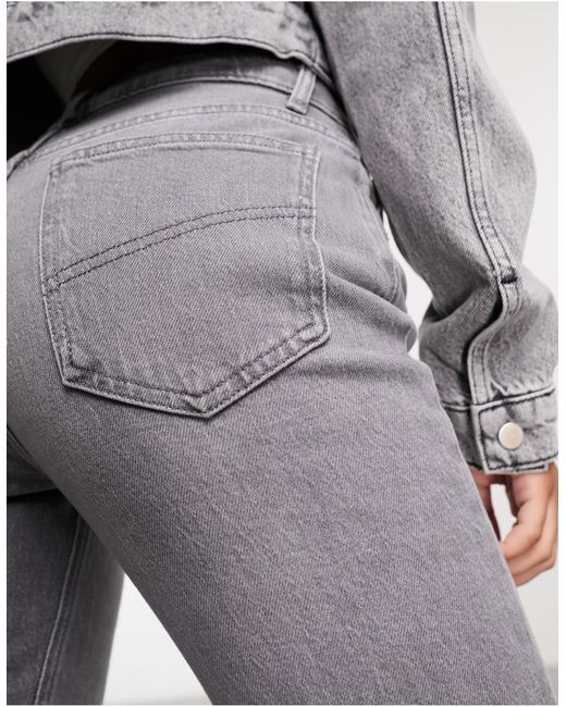 X007 - jeans a zampa elasticizzati grigi di Collusion in White