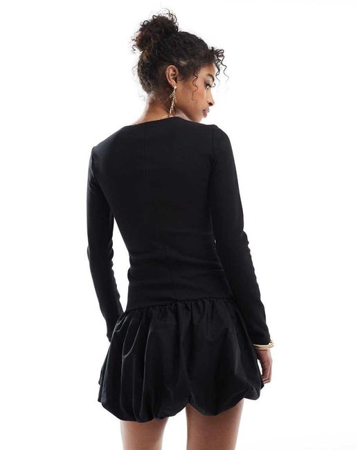 Vestito Corto A Maniche Lunghe Con Fondo A Palloncino di Stradivarius in Black