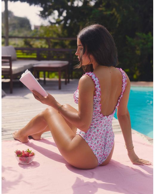 The Frolic Pink X lydia kara – exklusiver, geraffter badeanzug mit kräuselsaum und blumenmuster