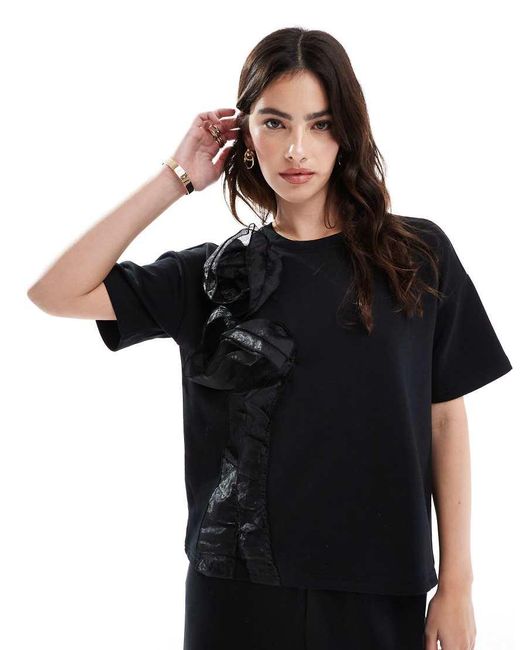 Vero Moda T-Shirt Van Sweatstof Met Korte Mouwen En 3D Rozen Applicatie in het Black