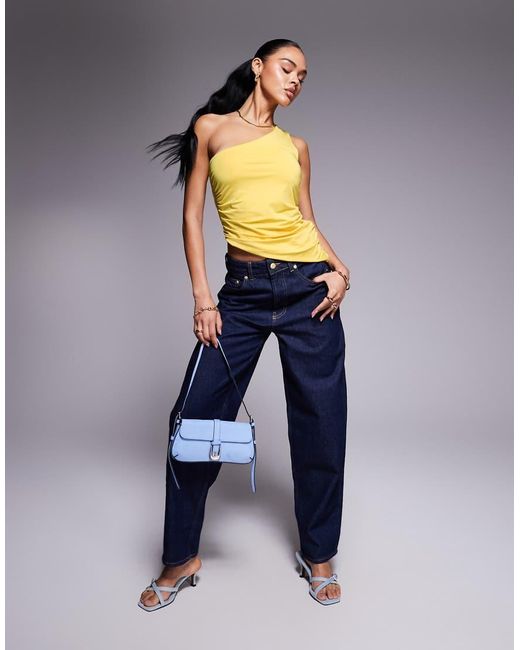 ASOS Top Van Gladde Stof Met Blote Schouder, Gerimpelde Zijkant En Asymmetrische Zoom Met Dubbel Bandje in het Yellow