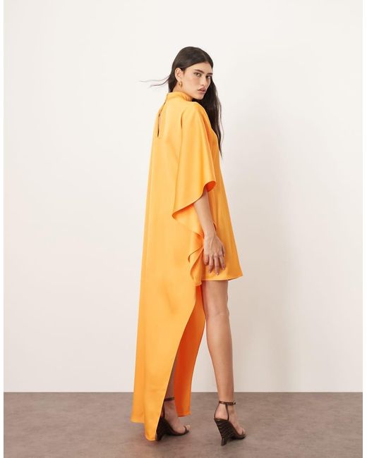 Vestito Corto Accollato Color Albicocca Con Maniche A Mantella E Fondo Asimmetrico di ARRANGE in Orange
