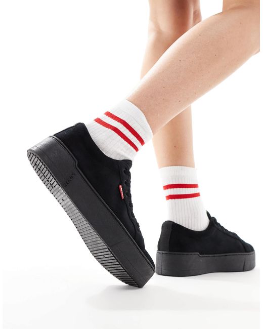 Levi's Black Tijuana – plateau-sneaker aus em velours mit roter logolasche