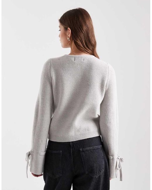 Pieces Gebreid Vest Met Parelknopen En Gestrikte Manchetten in het Gray