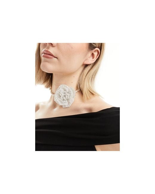 ASOS Black – choker-halskette aus kunstperlen mit ansteckblumendetail