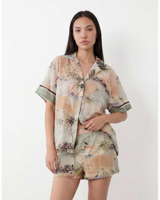 Conjunto Corto De Playa Con Estampado Postal Poppy ASOS de color Natural