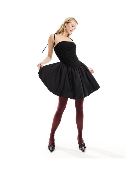 Alexa - robe courte nouée aux épaules Amy Lynn en coloris Black