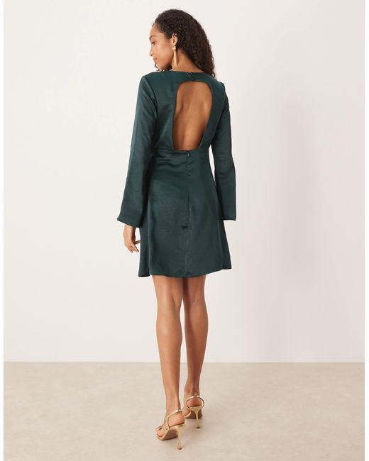 Robe courte en satin à dos ou - foncé Y.A.S en coloris Blue