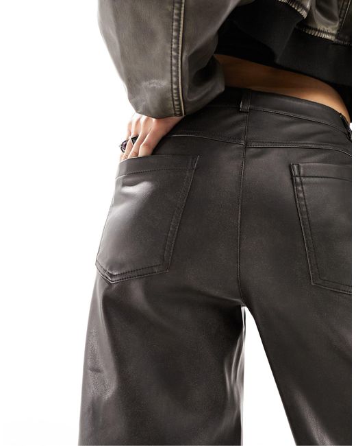 Pantalon ample en simili cuir - noir délavé ONLY en coloris Black