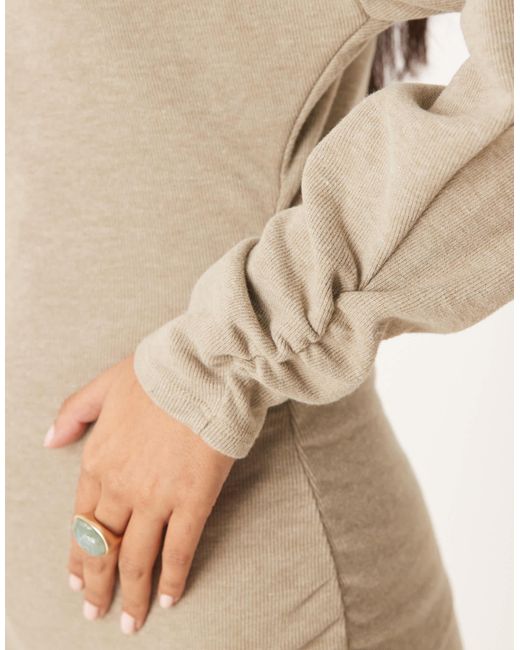 ASOS Natural – langärmliges, tailliertes t-shirt