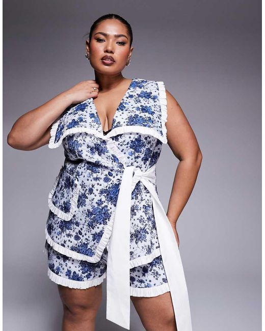 Chaleco Con Patrón Floral De Jacquard, Lazada En El Lateral Y Ribetes En Contraste De Popelina De Curve (Parte De Un Conjunto) ASOS de color Blue