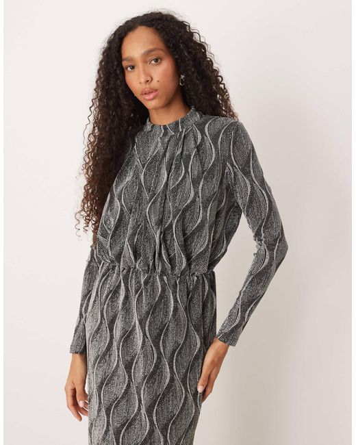 Robe pailletée longue à manches longues et col montant Y.A.S en coloris Natural