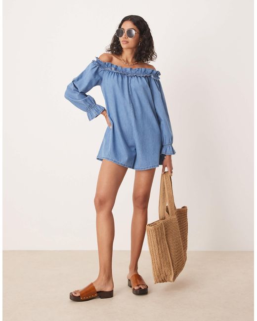 ASOS Blue – schulterfreier playsuit aus weichem denim