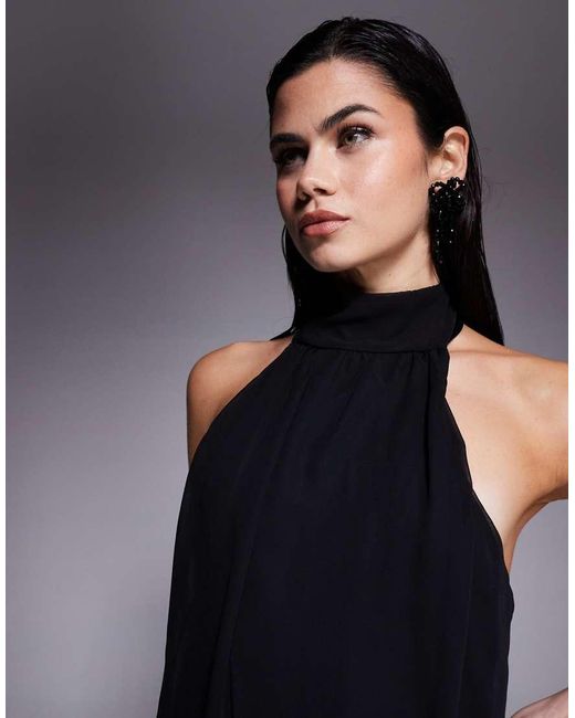 Vestido Corto Con Cuello Halter, Falda De Volantes Y Detalle Plegado De Chifón De Fashionkilla de color Black