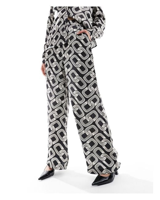 Pantalon d'ensemble en satin à imprimé - noir et blanc Y.A.S en coloris White