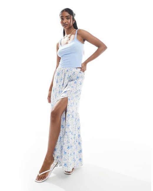 Falda Larga Azul Escalonada Con Estampado Floral Y Abertura Lateral De Miss Selfridge de color Blue