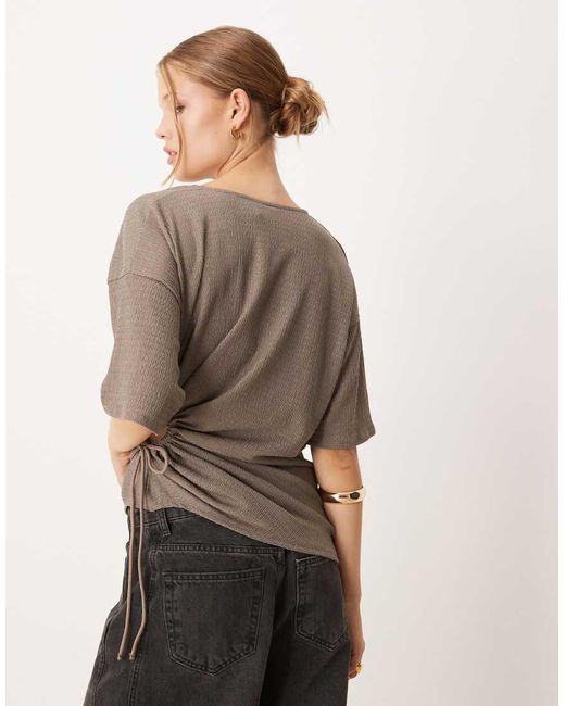T-Shirt Testurizzata Color Mocha Con Coulisse di ASOS in Gray