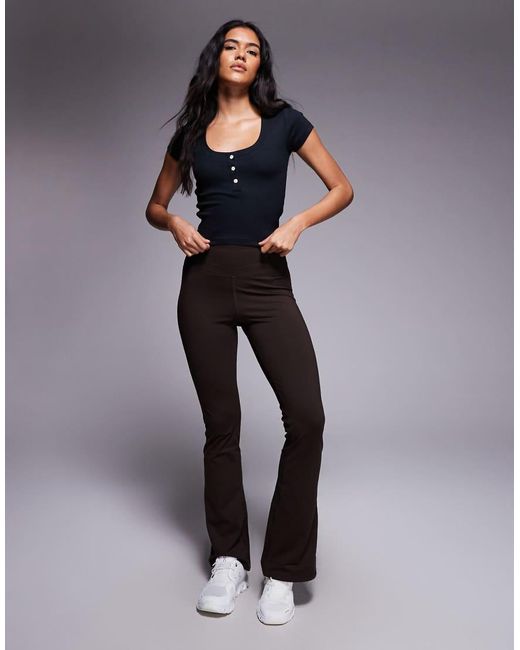 Camiseta Corta Negra Con Diseño Encogido Y Cuello Panadero De Modal Acanalado Rest Day De 4505 de color Black