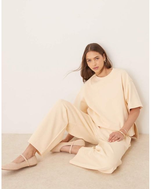 ASOS T-Shirt Met Split Aan De Zijkant En Interlock-Naden in het Natural