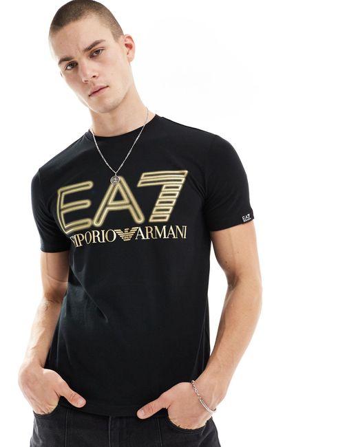 Camiseta negra con logo grande dorado en el pecho EA7 de hombre de color Black
