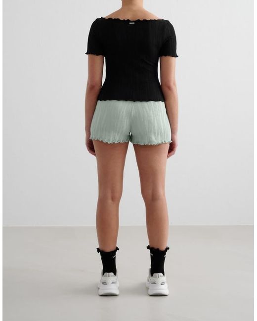 Aim'n Black Tulip Short Sleeve Top