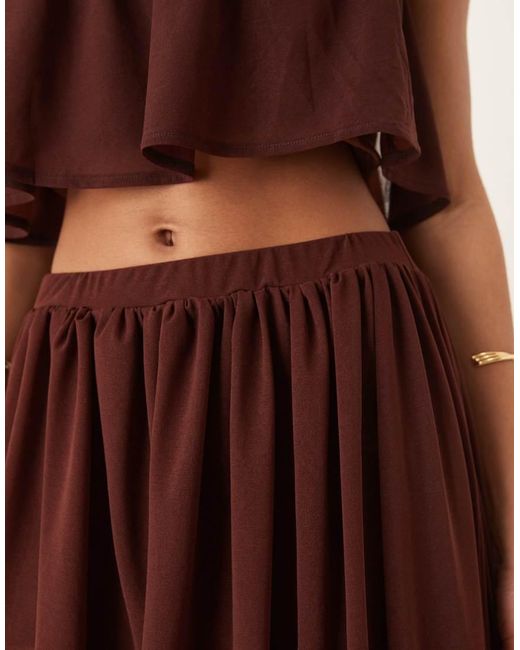Minigonna Color Cioccolato Con Orlo Asimmetrico E Volant di ASOS in Brown