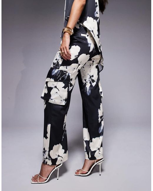Pantaloni Sartoriali Dritti Cargo Con Stampa A Fiori di ASOS in Blue