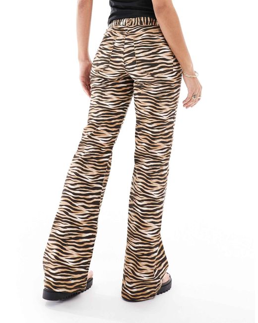 Monki Brown – gerade geschnittene hose mit geparden-print und tasche vorne