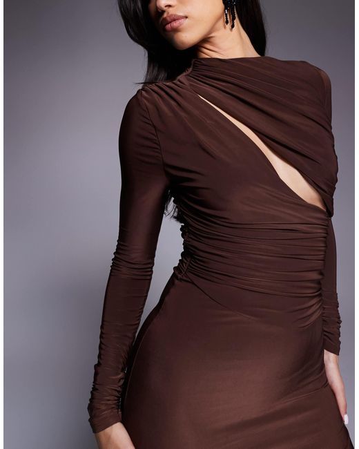Robe longue drapée à col montant et manches longues avec fente à l'avant - chocolat ASOS en coloris Purple