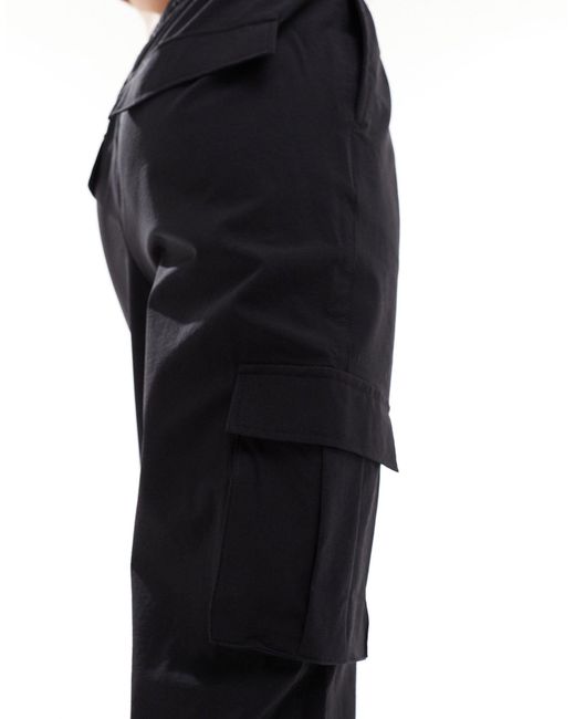 Pantaloni cargo con fondo elasticizzato scuro di Vero Moda in Black