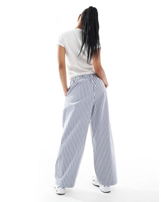 Pantalones Color Crudo A Rayas De Pernera Ancha Con Diseño Sin Cierres Fruncido De Petite ASOS de color Blue