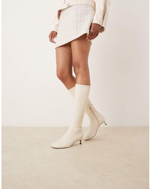 Botas Por La Rodilla Amarillo Pastel Estilo Calcetín Con Puntera Redondeada Coral De -Neutro ASOS de color Natural