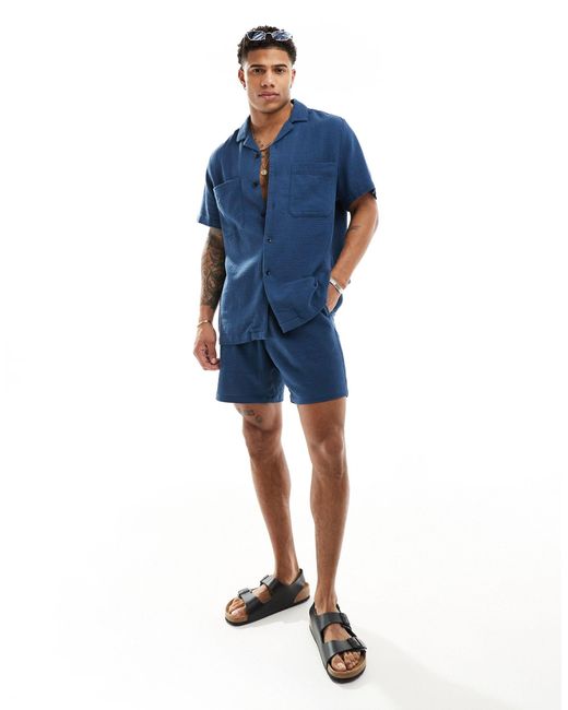 Camicia comoda a maniche corte testurizzato con colletto rever di ASOS in Blue da Uomo